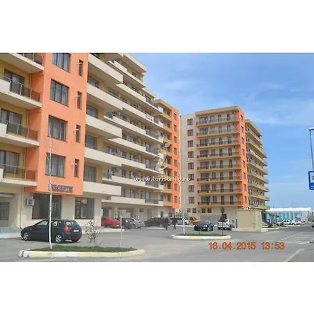 & Clubs Mamaia Apartman