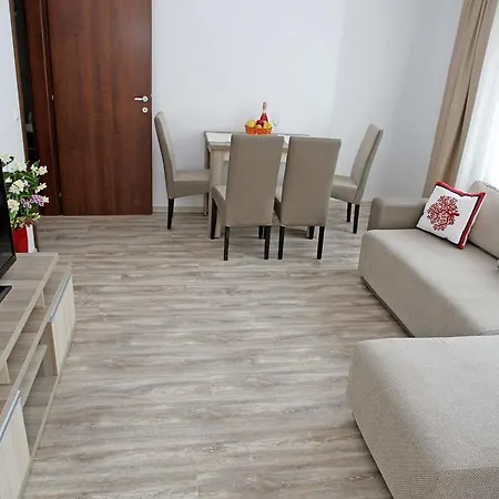 & Clubs Mamaia Apartman